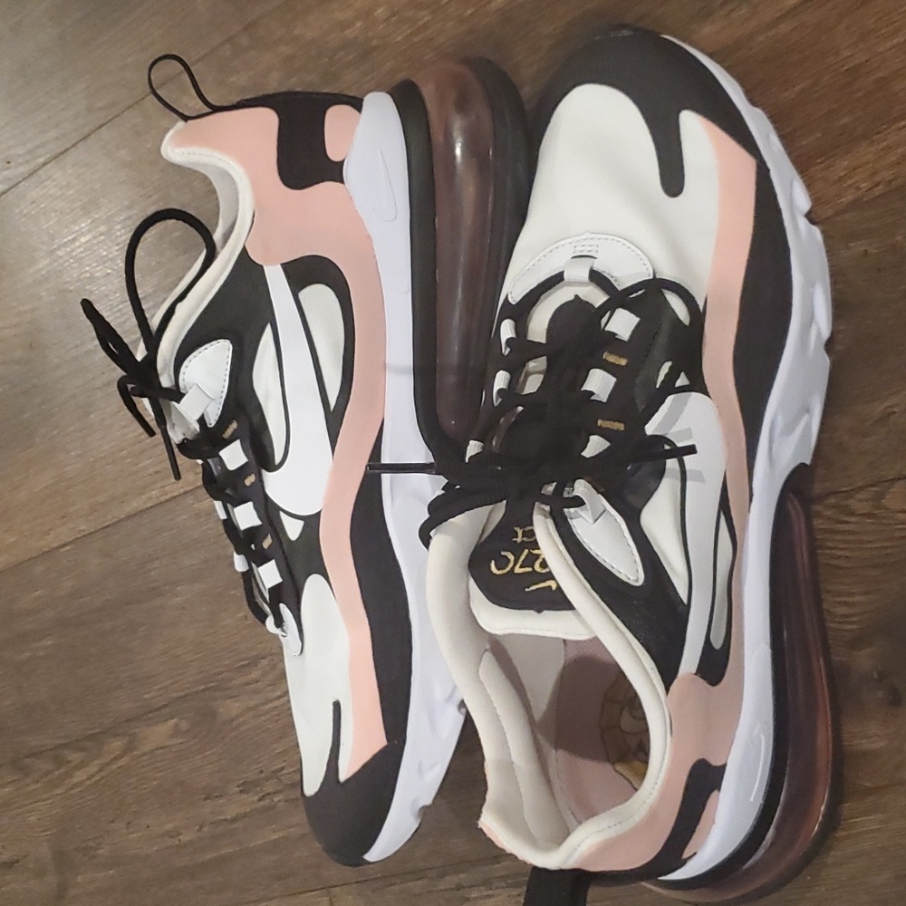 Womens Nike Air Max React 270 sneakers sz 11